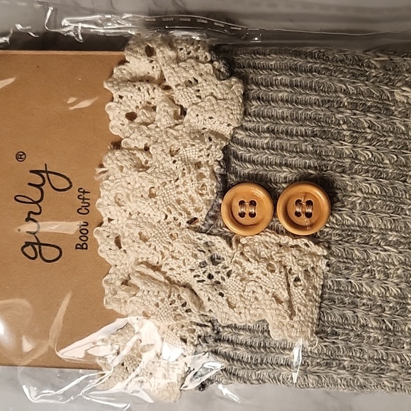 WOMEN'S GRAY CROCHET TRIMMED BOOT CUFFS - Picture 4 of 5